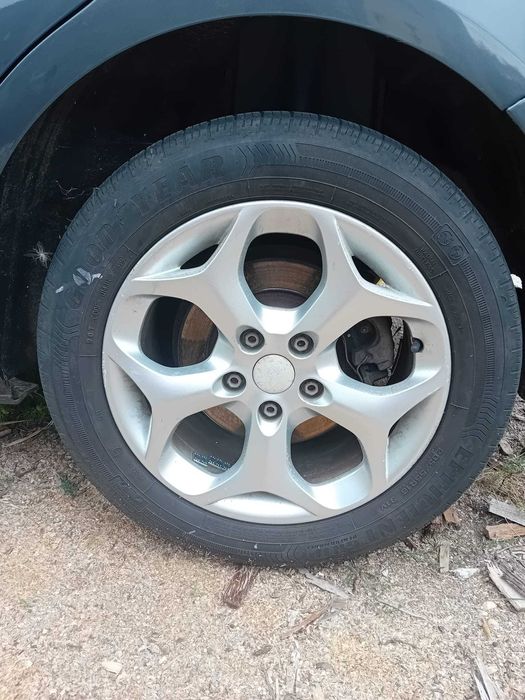 Vand doua seturi 4 jante aliaj si roata de rezerva pt Ford focus
