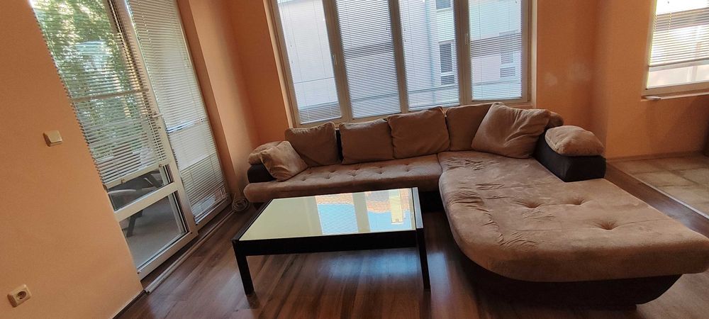 Холов диван , маса и TV шкаф