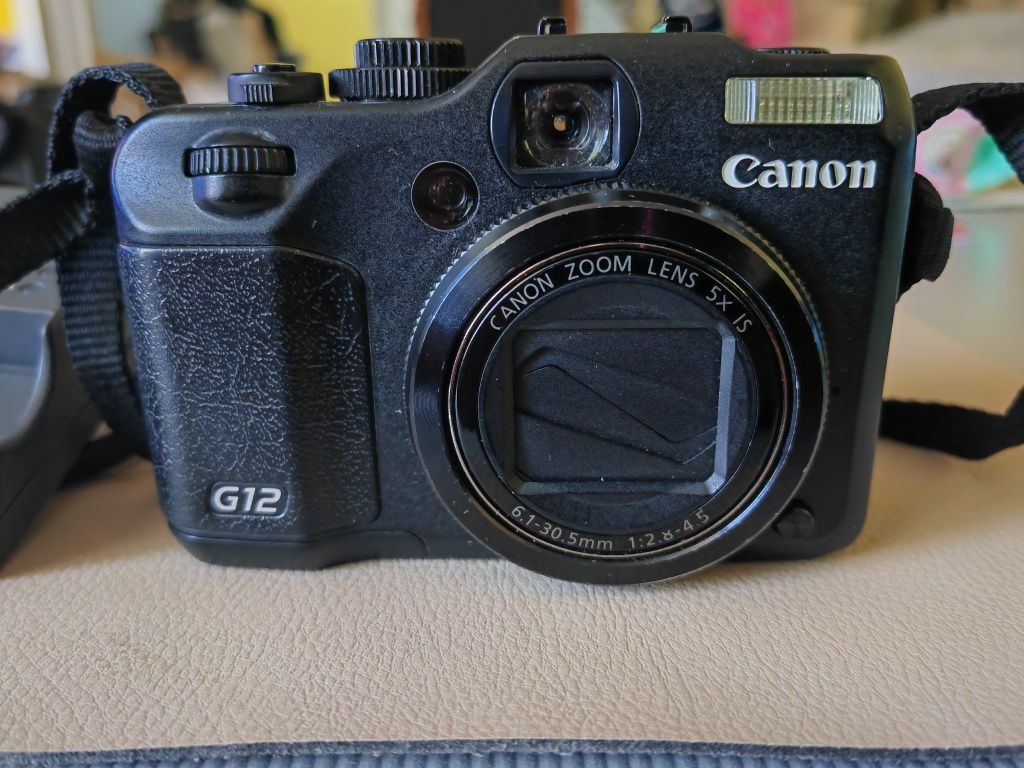 Canon G12 10 MP Digital Camera with 5x Optical Image Stabilized Zoom