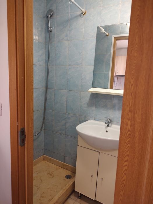 Vand garsoniera zona industriala mobilata si utilata