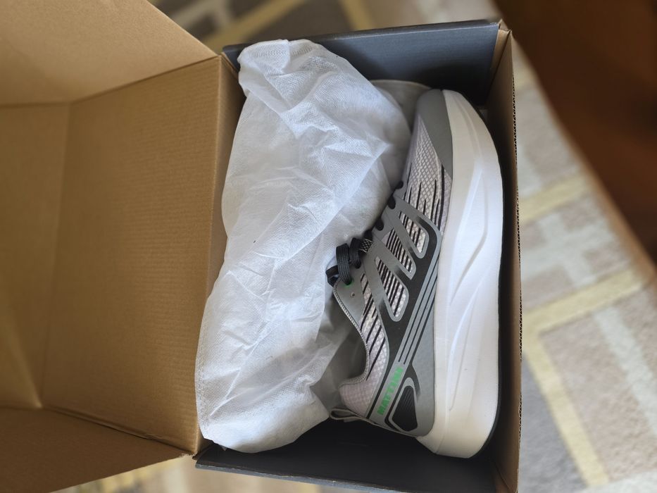 Кроссовки новые, 10000 тенге, 44 размер.