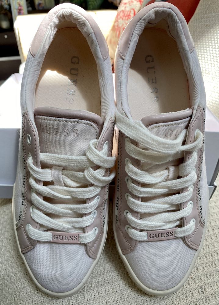 Sneakers Guess alb-roz, panza si piele, marimea 40