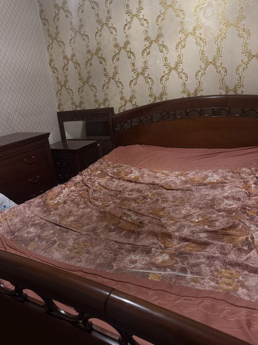 Спальный гарнитур из дерева