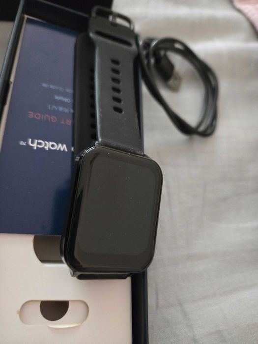 Motorola Edge 30 и Moto watch с кутия