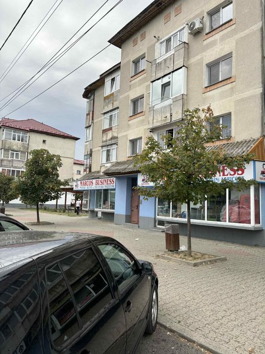 Vând apartament 2 camere, etaj 1, decomandat,Mărăcineni - proprietar