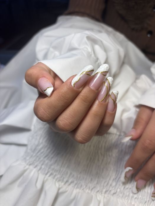 Manichiura/pedichiura Floresti sau la domiciliu