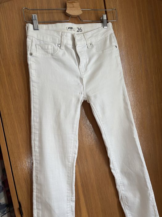 Blugi skinny albi!