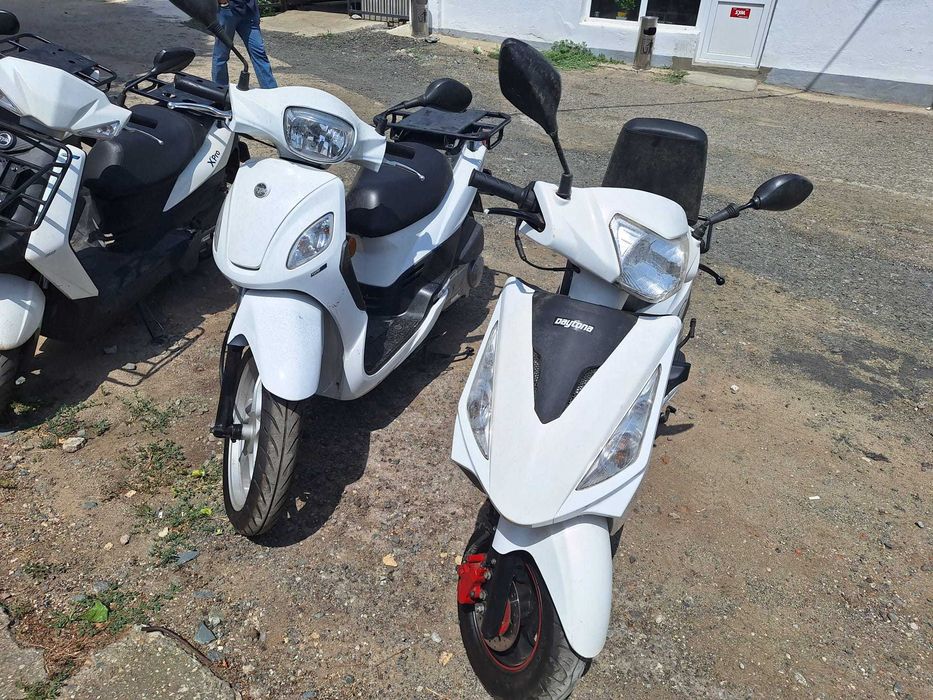 Vand Scuter 125 cc, ABS, benzina, 2023, 1800 euro sau Sym 49cc cu 1750
