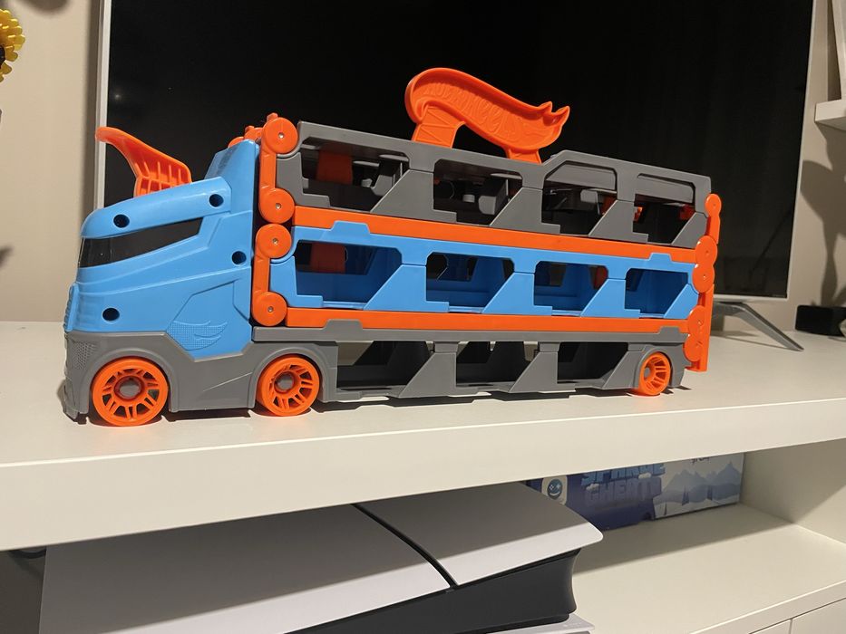 Camionul Hot Wheels