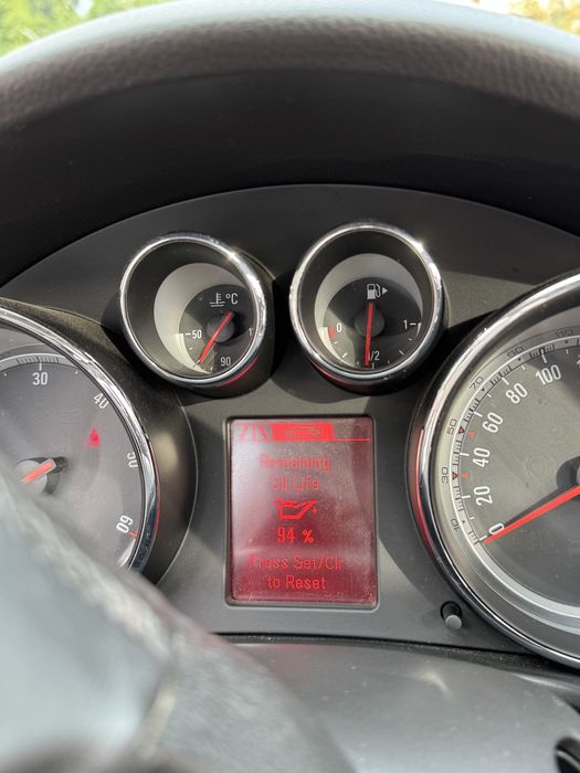 Продавам Opel Insignia 2.0 CDTI