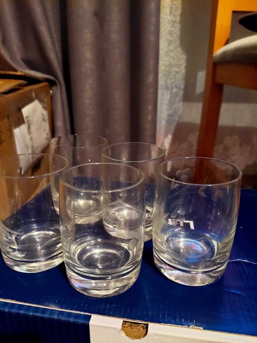 Продавам всякакъв вид чаши