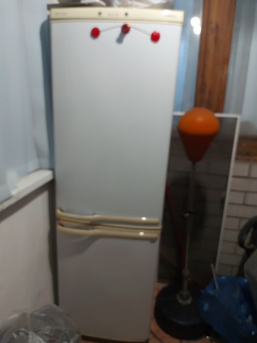 Продам холодильник "Самсунг"б/у в хорошем состоянии за 25000тг.