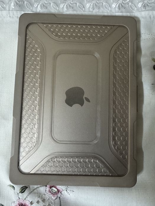 Macbook 13 inch m2