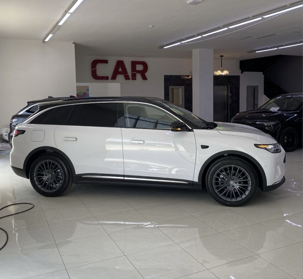 Leapmotor C11 elektr 580km dop opsiya oq va qora nalichida