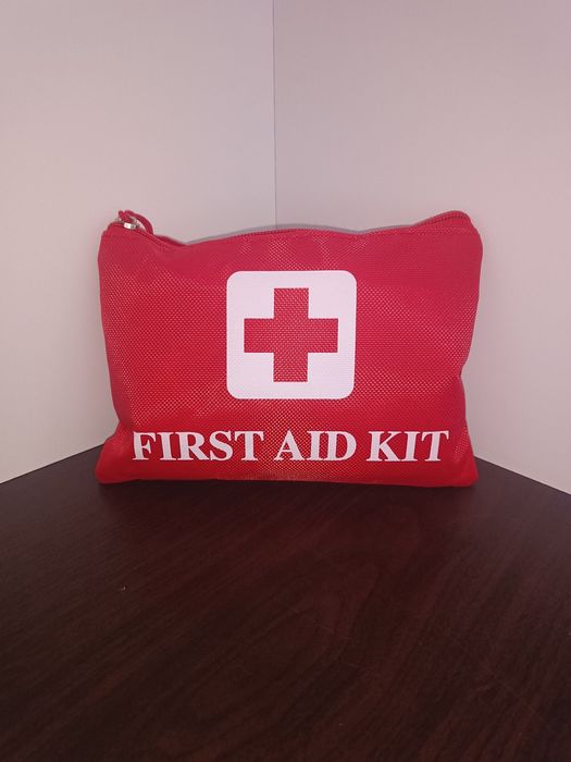 Kit de prim ajutor format din 129 elemente