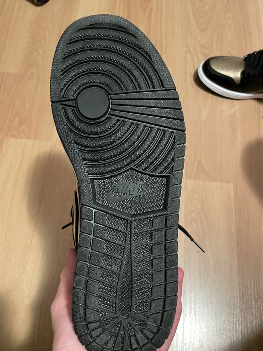 Air Jordan 1 high Gold Toe