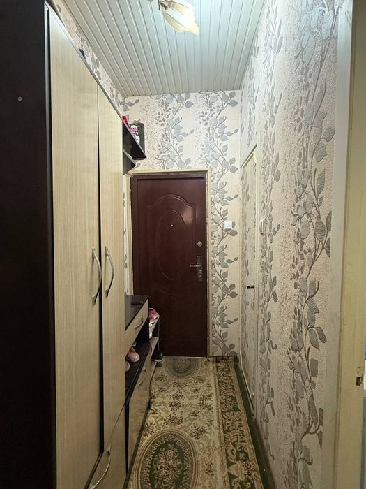 Чиланзар 12 квартол 2х комнатная квартира  3й этаж