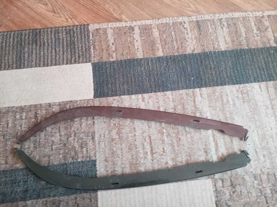 продам нижние реснички под фары на бмв Е39 оригинал б/у