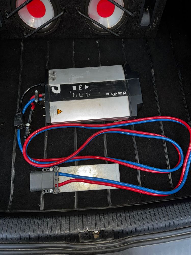 Statie de Incärcare Profesională Micropower Sharp 30 - 24V / 100A
