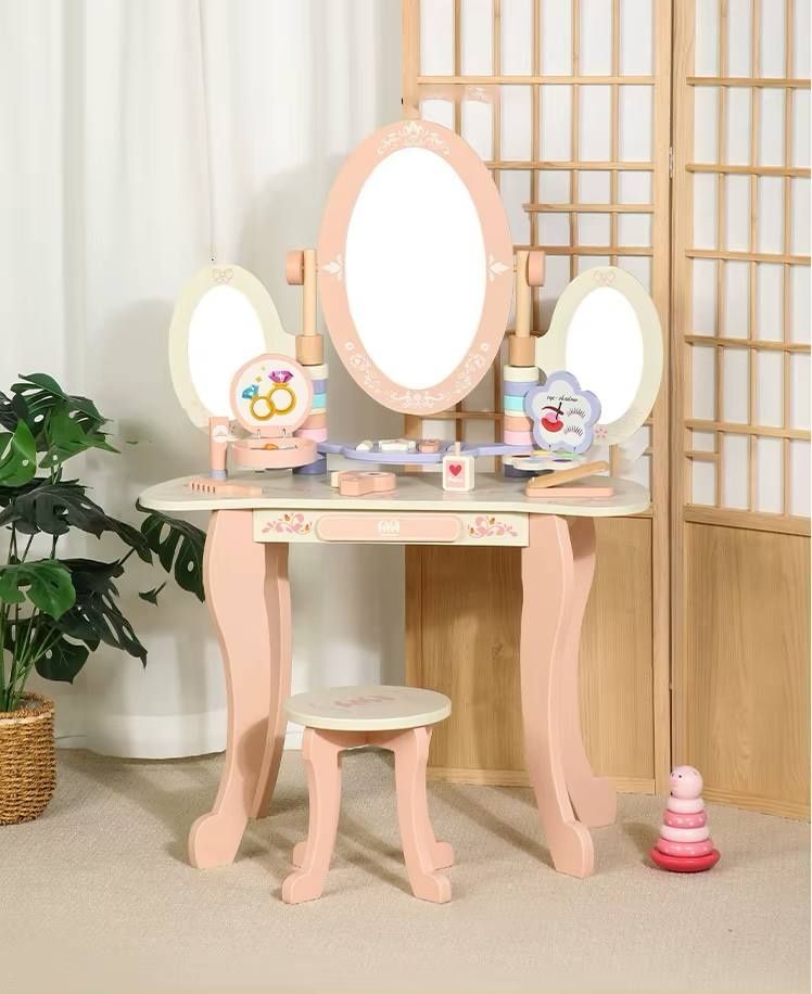 Трюмо и игрушки из качественного дерева для девочек!
