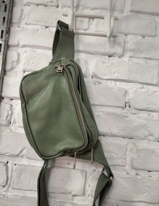 Geantă tip borsetă din piele naturala