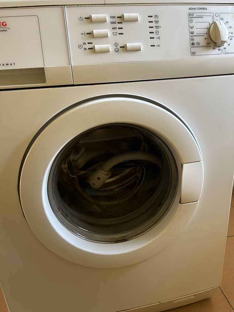 Работеща пералня AEG