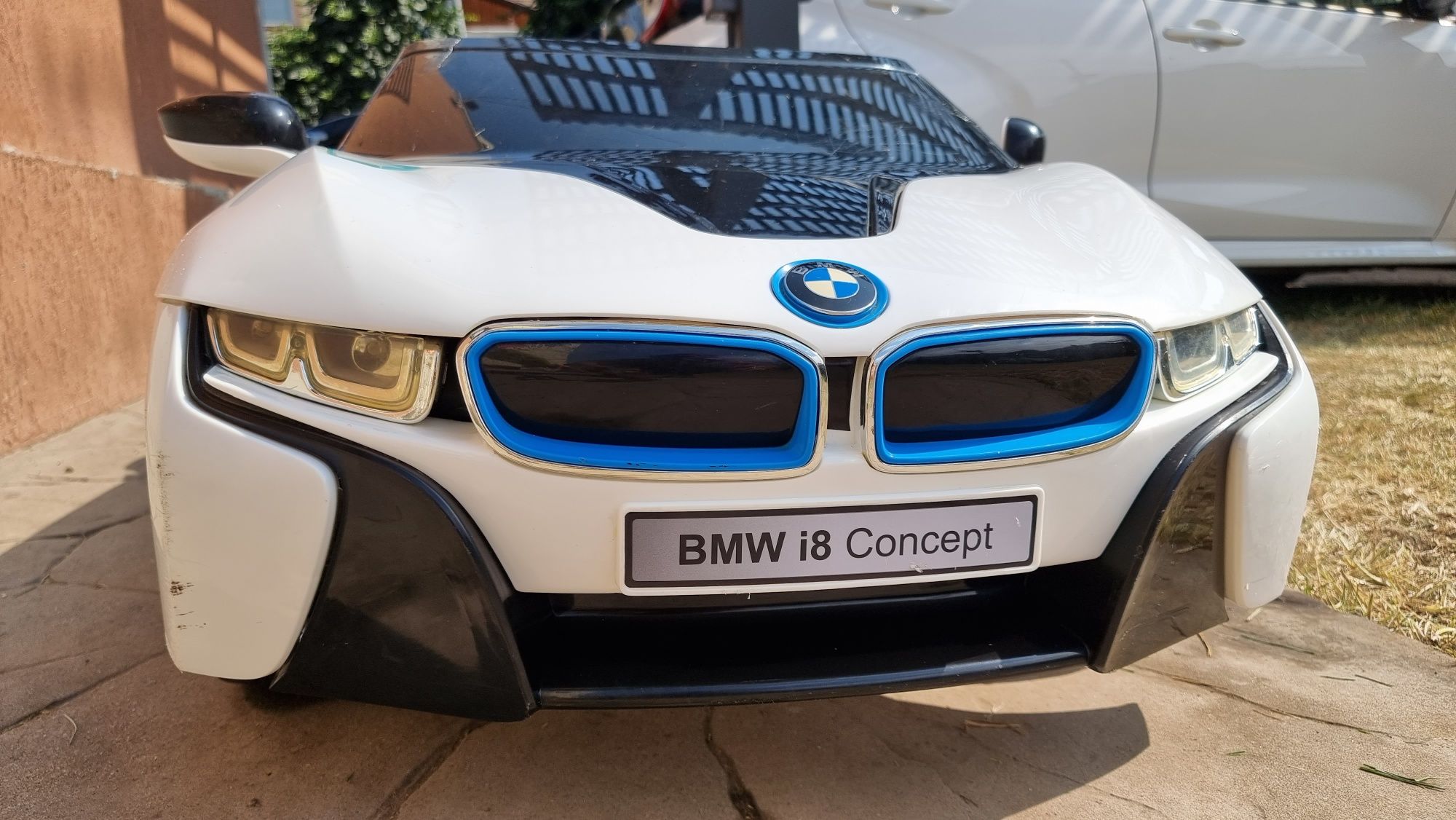 Masina electrica pentru copii BMW i8.