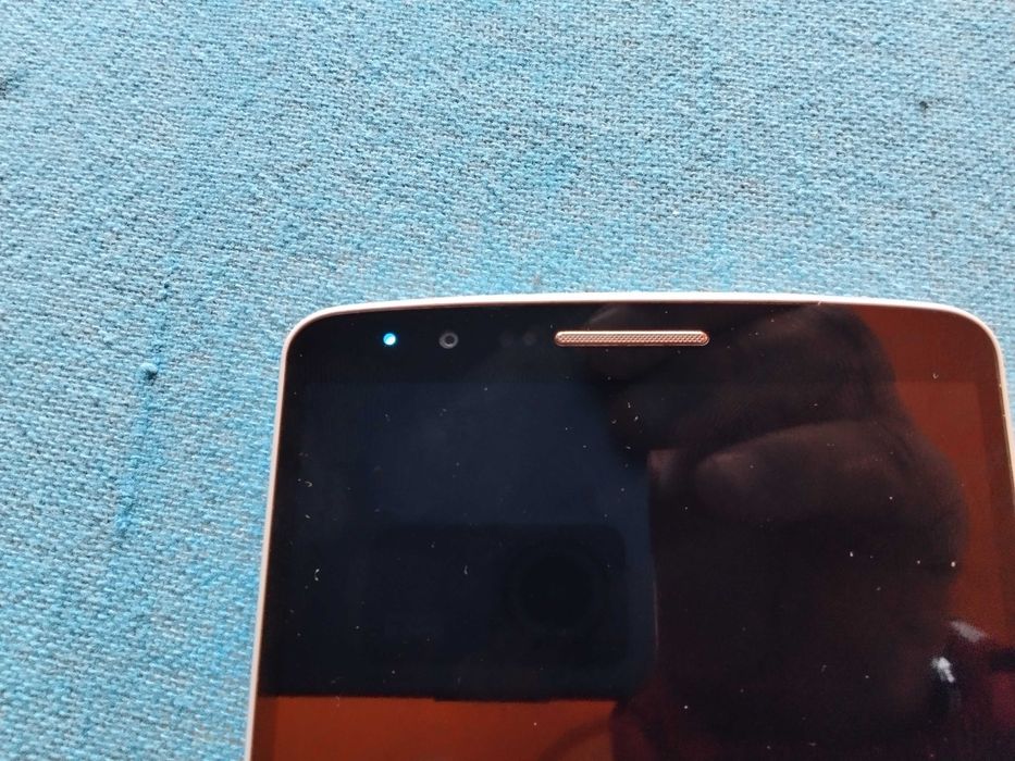 смартфон LG3 изгодно имперфектен