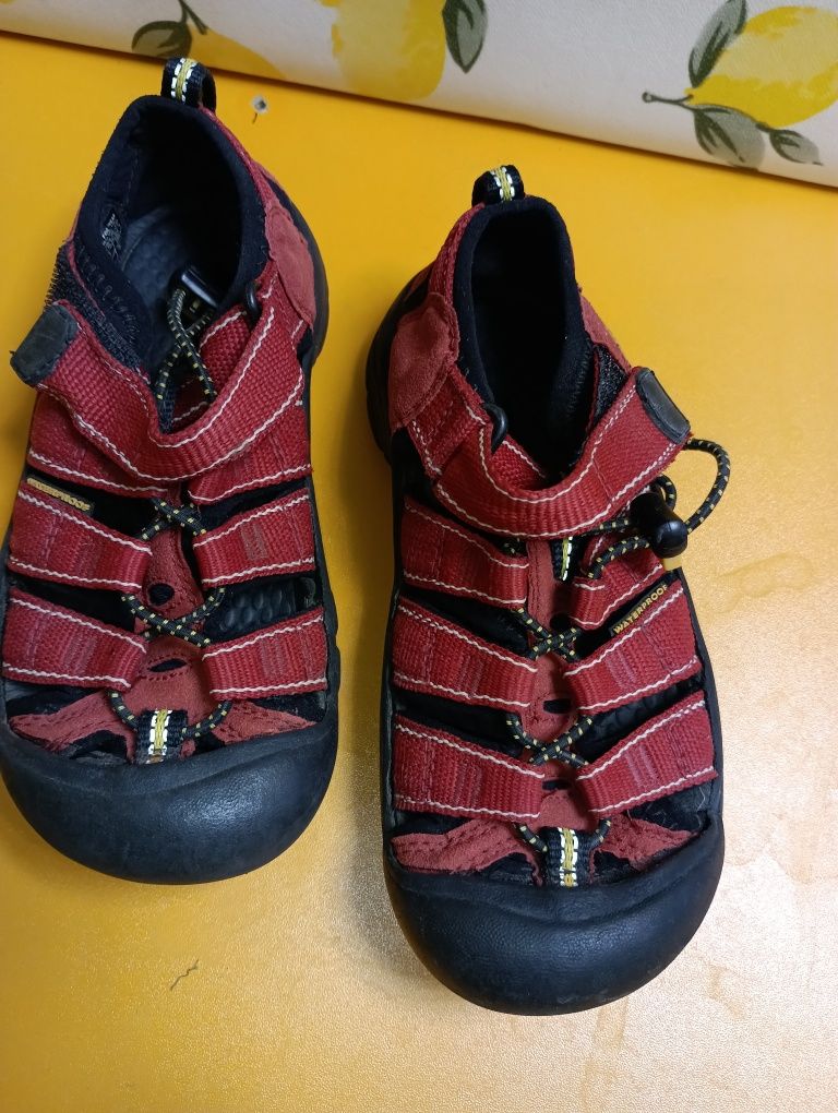 Keen сандали N 31 - 13 лв