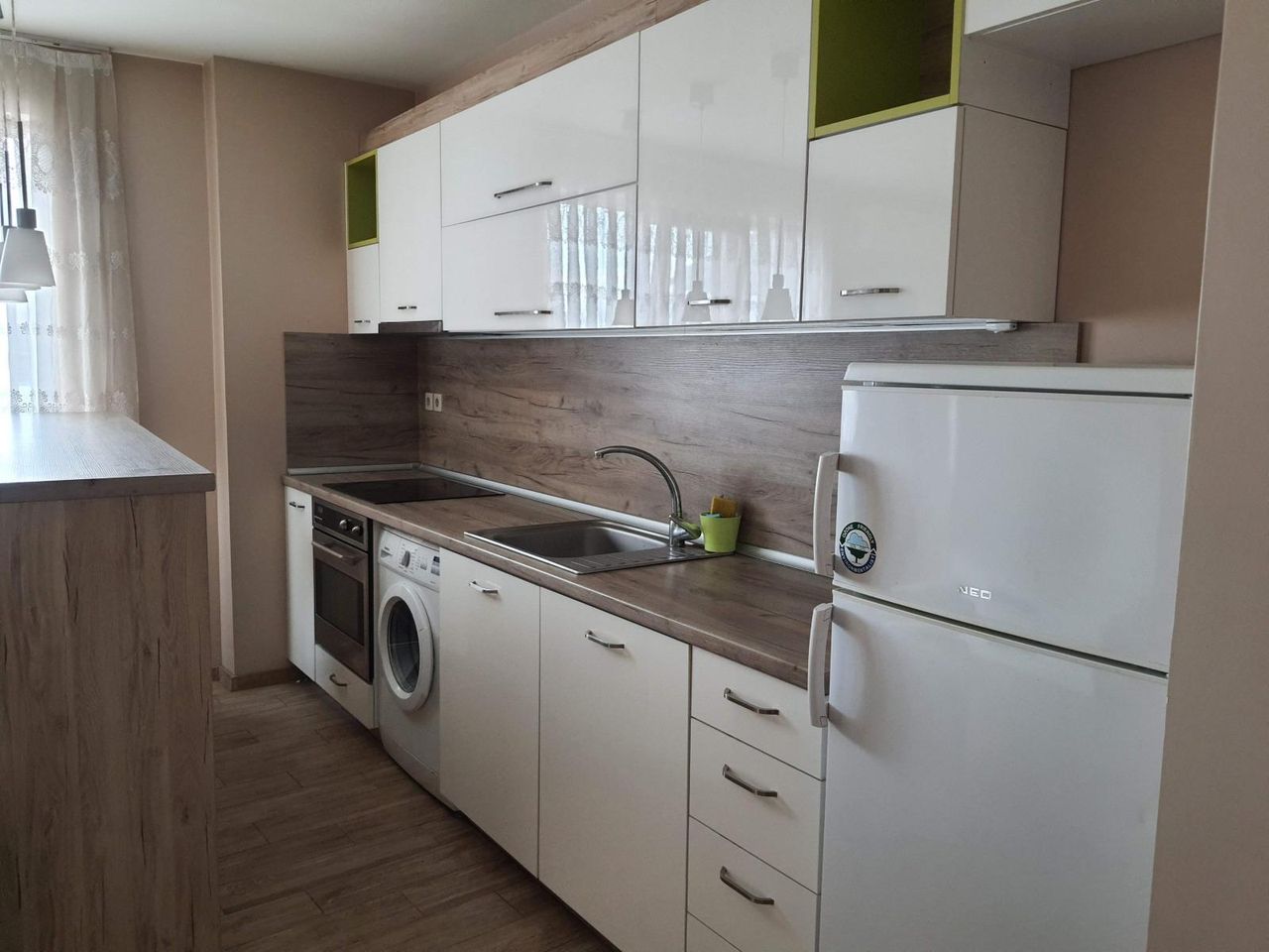 Дава се под наем Двустаен апартамент в Пловдив, Център - 55 кв.м за 350 € - Снимка #2