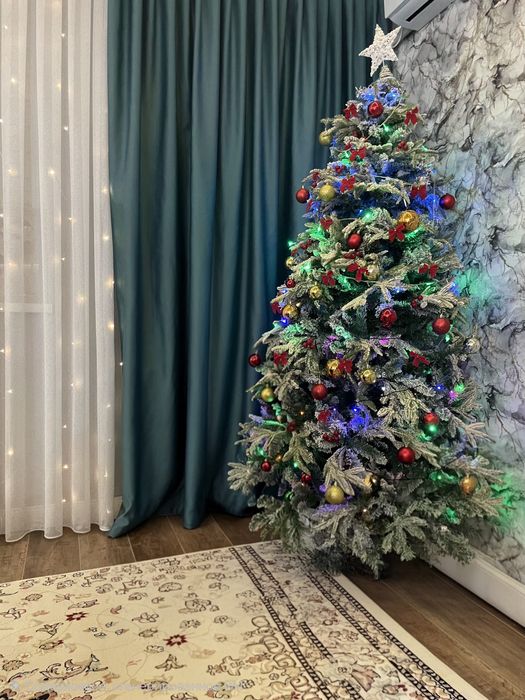 Елка продаеться в отличном состоянии!