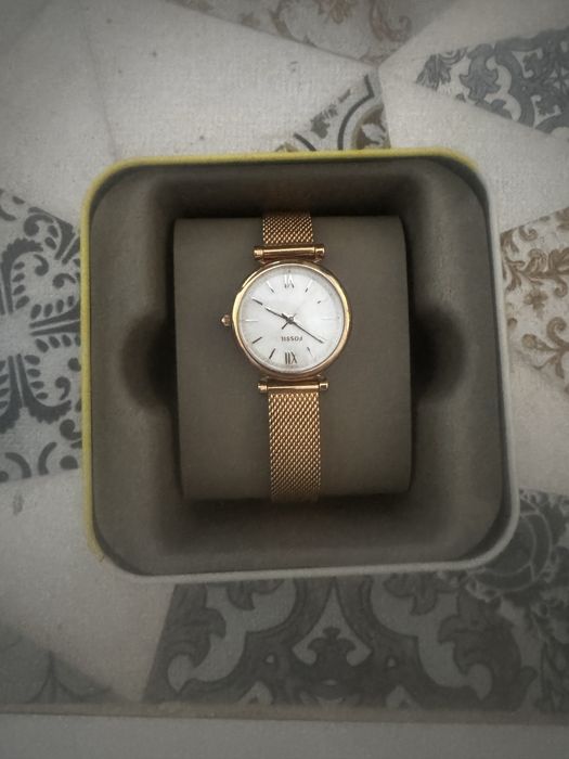 Ceas Fossil dama model Carlie, auriu roz curea plasa catarama fluture