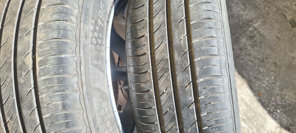 Продавам 4 броя летни гуми Kumho 195/65/15