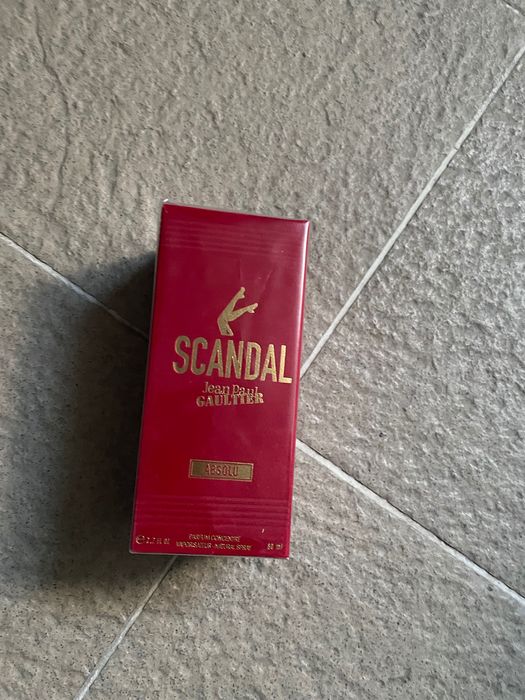 Parfumuri Prada , Scandal