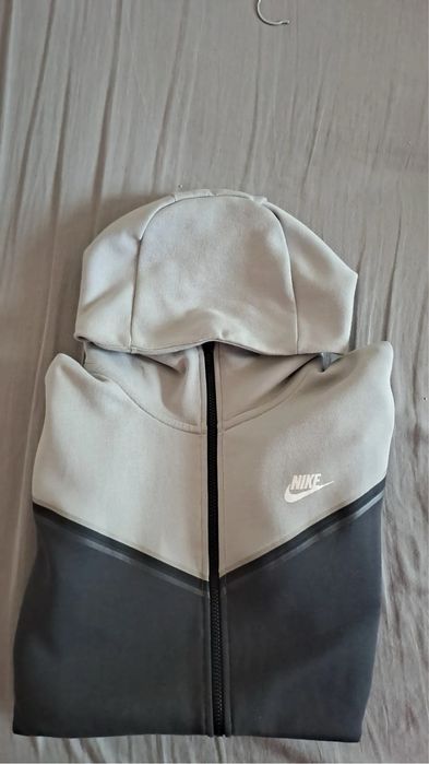 Vand nike tech fleece URGENT (MESAJ PE WAP)