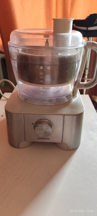 Кухненски робот Kenwood FP920 (1000W) – За Резервни Части Модел: Kenwo