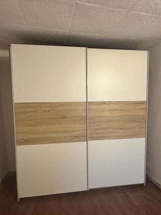 Dulap cu usi glisante