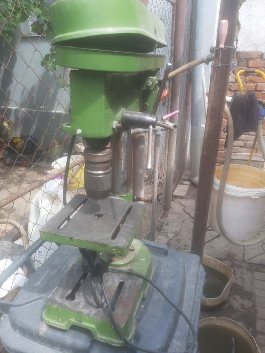 Masina de gaurit de banc