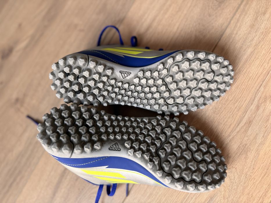 Футбольные сороконожки Adidas