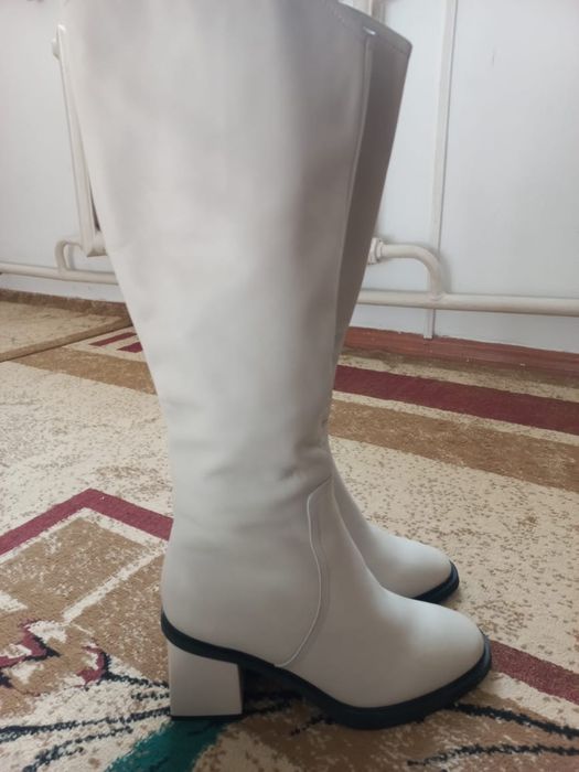 Продам сапоги,кровать,ковер