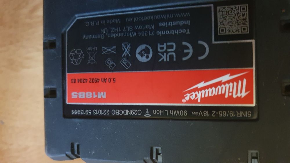 Baterie Milwaukee 5.0 Amp. nouă + adaptor Usb.