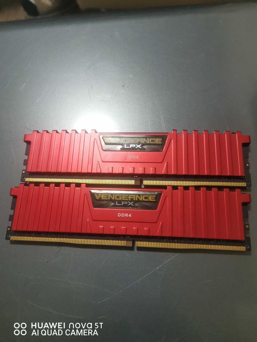 Memorie Corsair Vengeance LPX Red 8GB DDR4 2133MHz / 2400mhz CL13