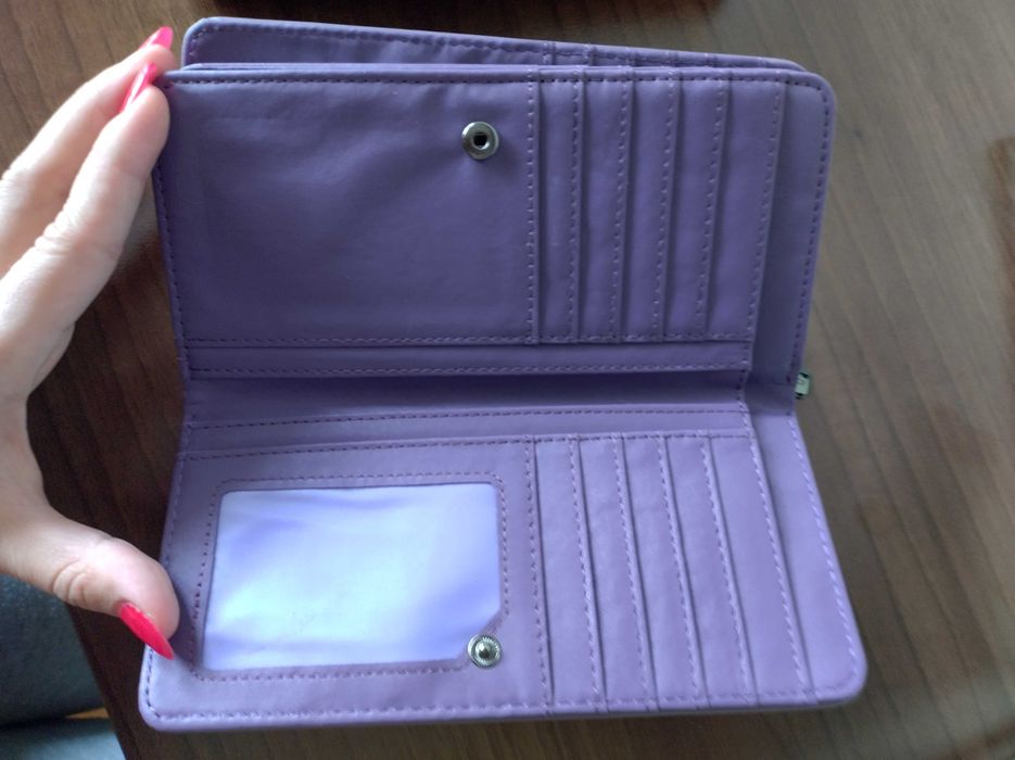 Дамско портмоне.