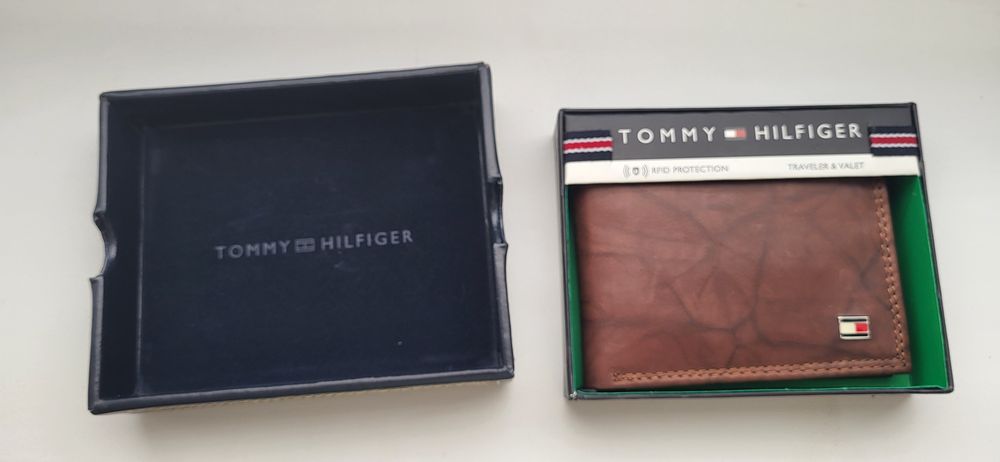 Portofel Tommy Hilfiger maro