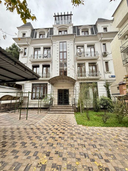 Максим Горький Новостройка 
3/3/4
Площадь: 80 м²