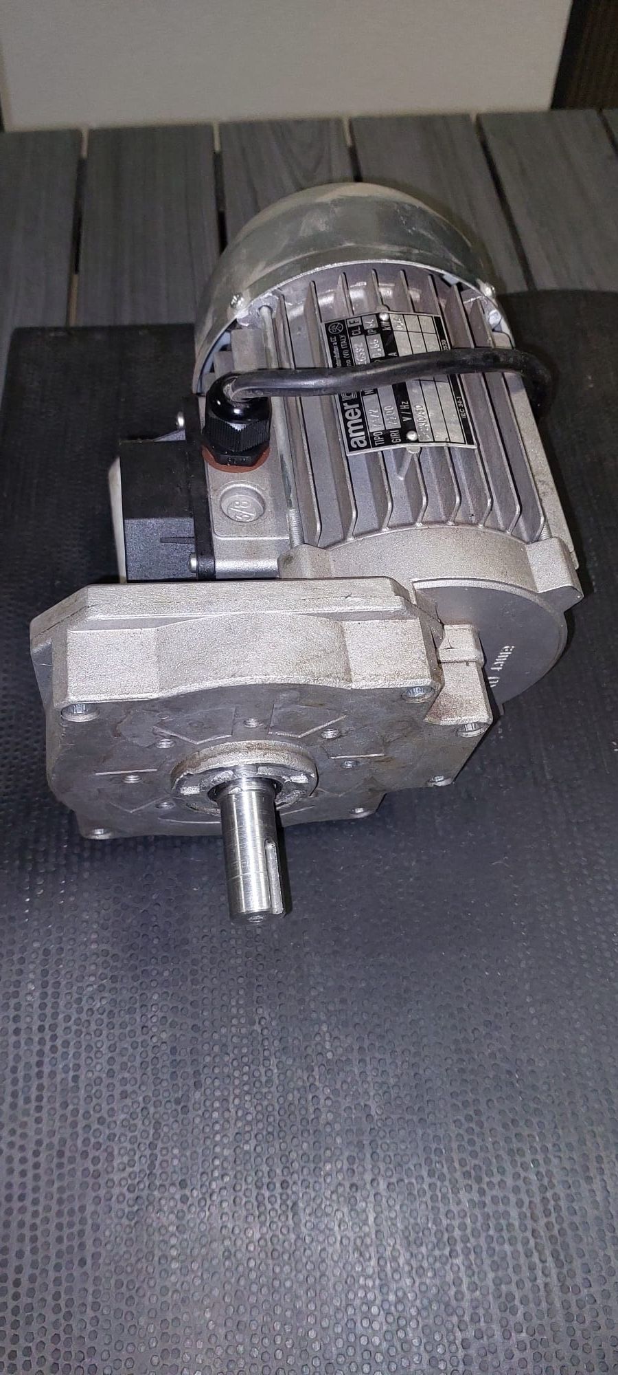 Motor cu reductor