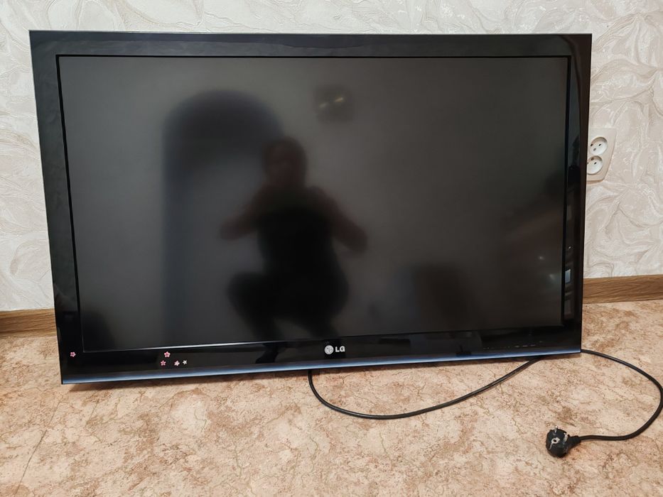 Телевизор ЖК марки LG