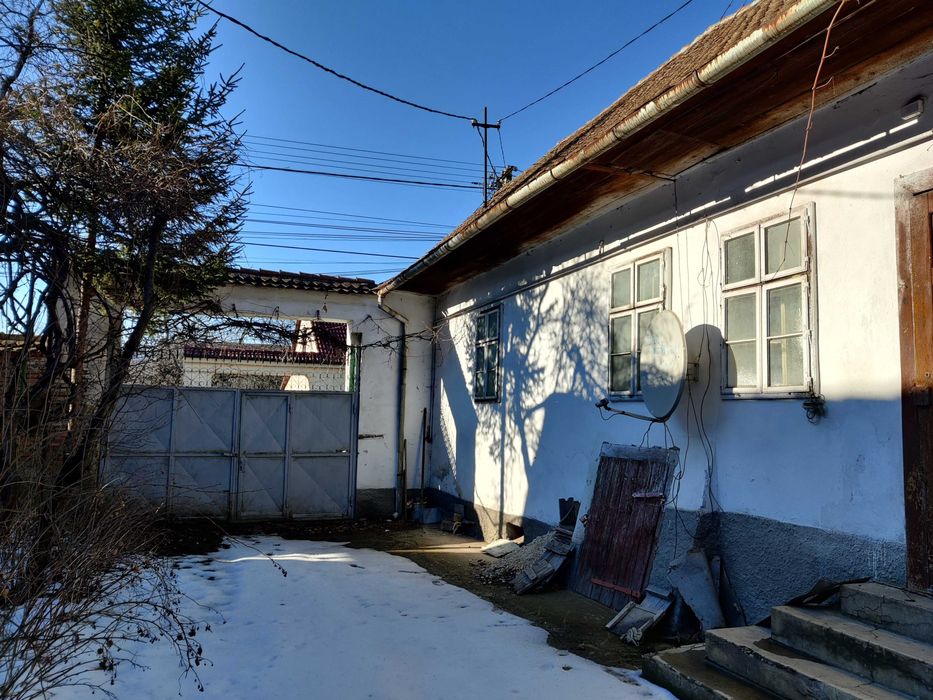Casa cu curte si gradina, strada Principala, Vulcan, acces doua strazi