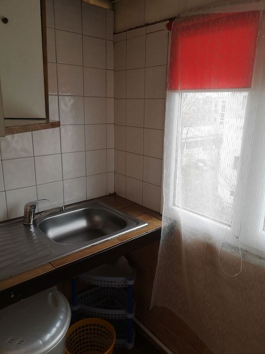 Închiriez Garsonieră