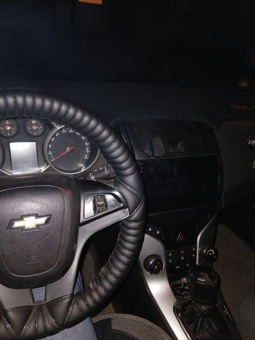 Шевроле круз 2014 года 1.6 .хечбек механика